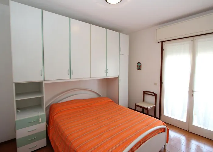 Comfy Flat By The Apartment